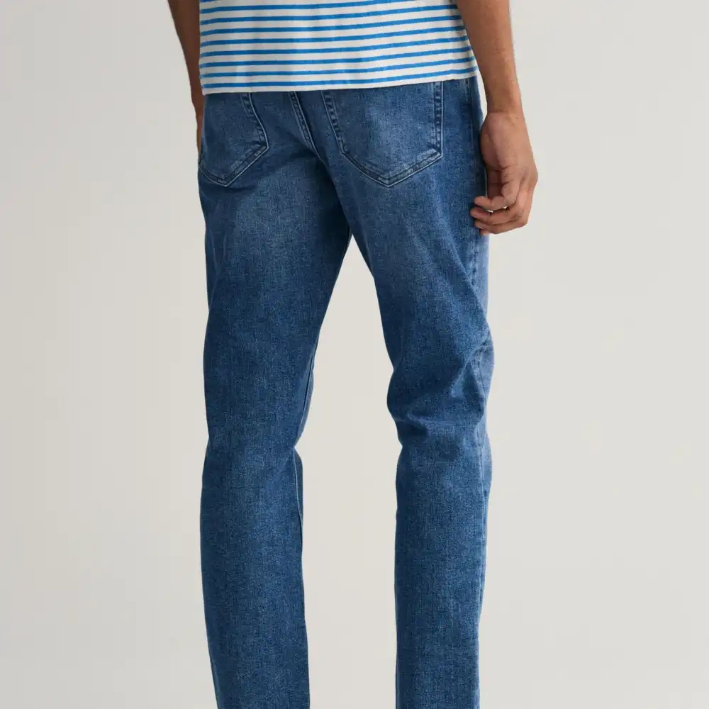 Modern Straight-Leg Comfort-Stretch Denim Jeans