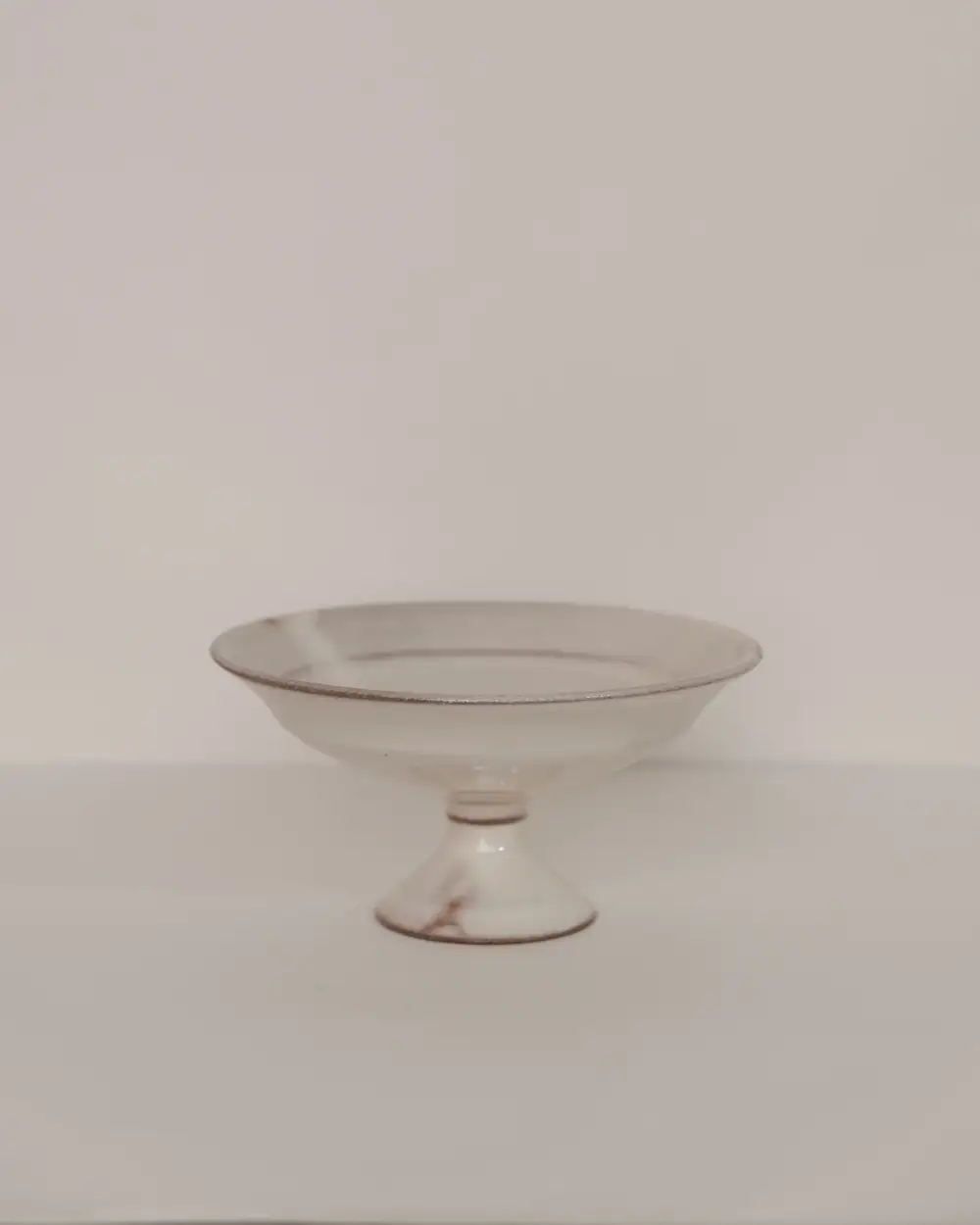Footed Plate Gray Texture