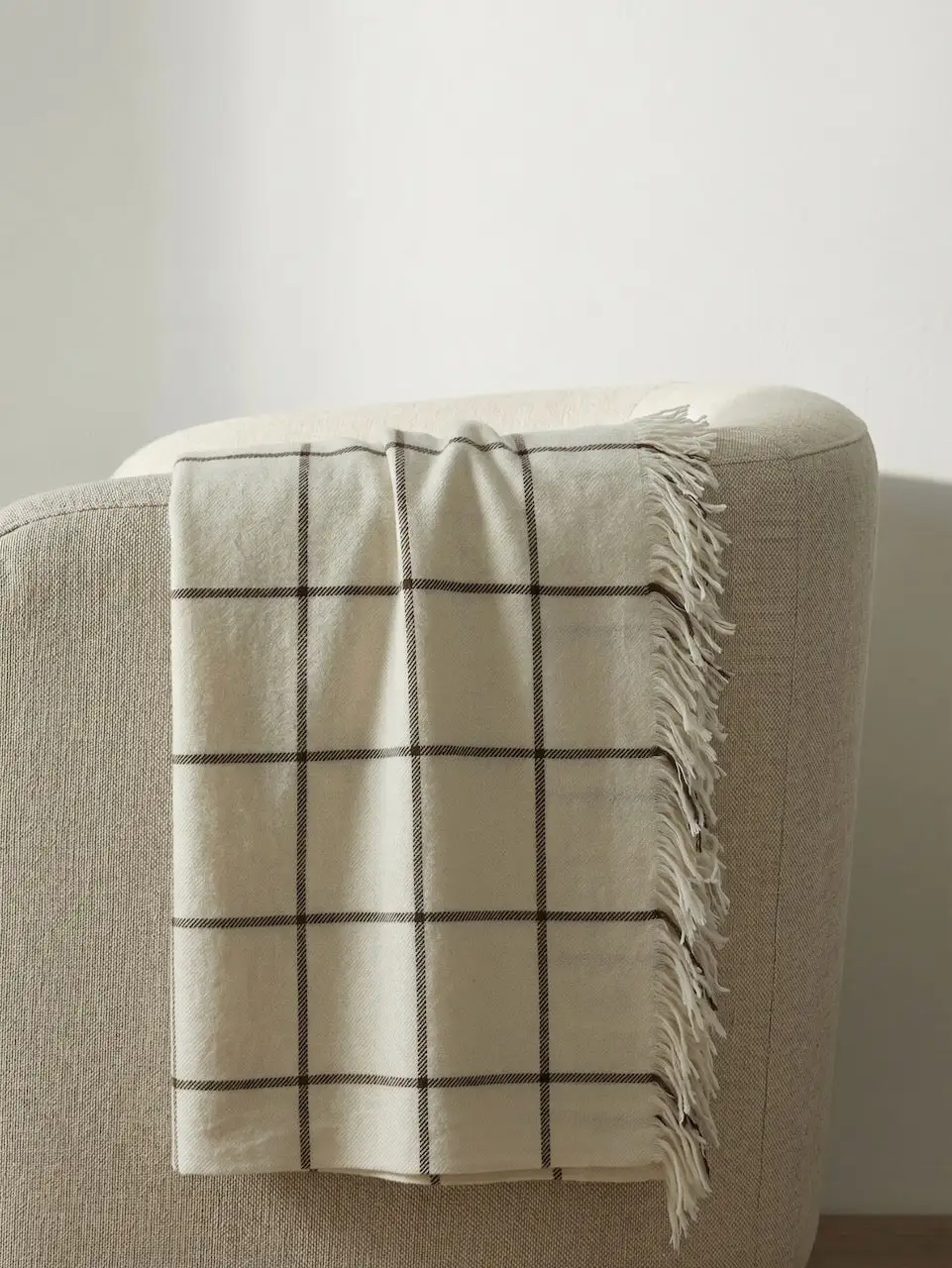 Checked Patterned Woven Decorative Throw Blanket