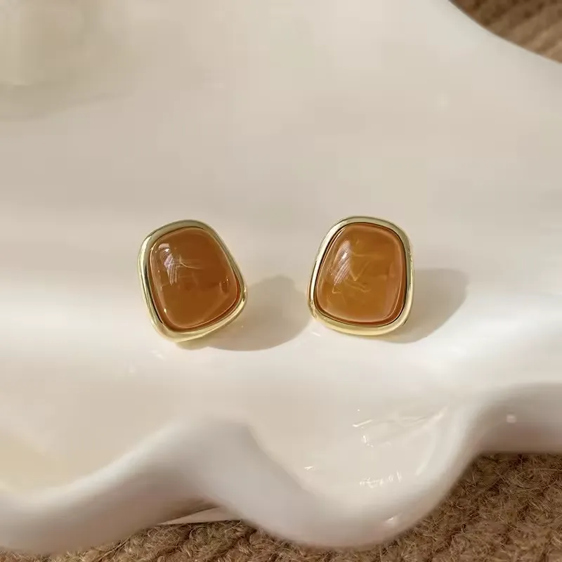Coffee-colored metal square resin ladies' earrings