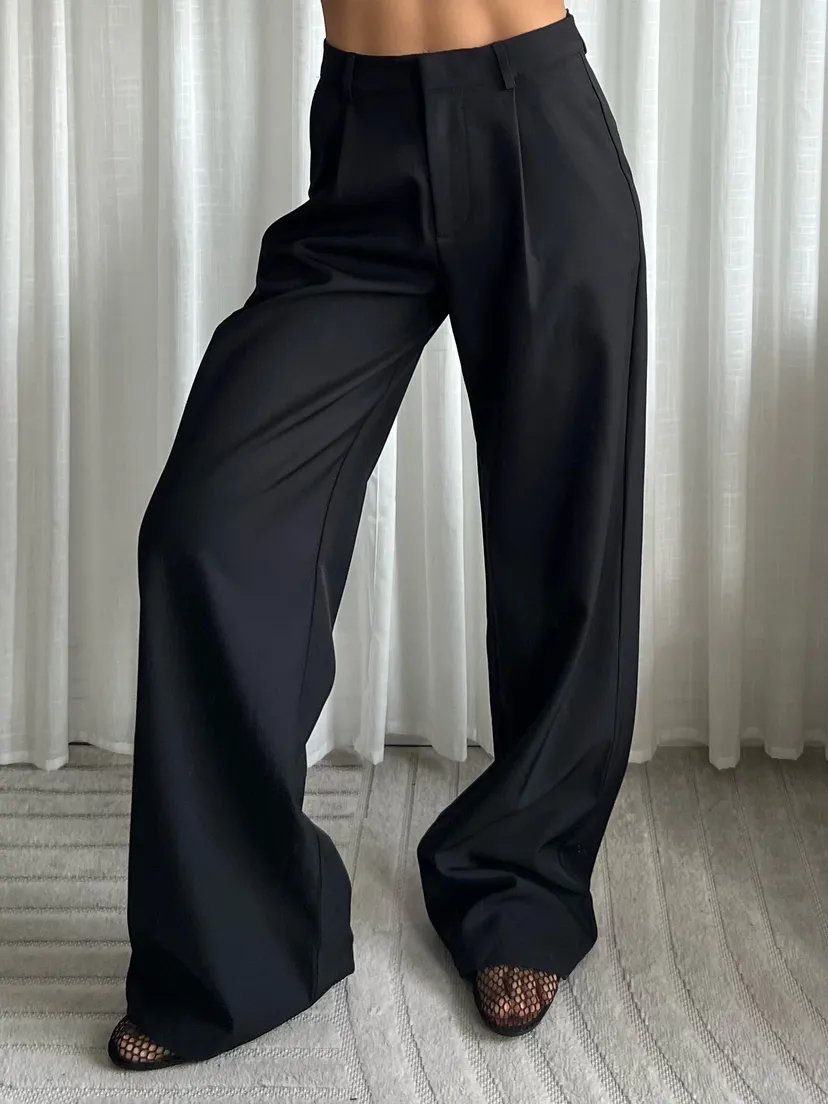 Relaxed Mid Rise Wide Leg Pants