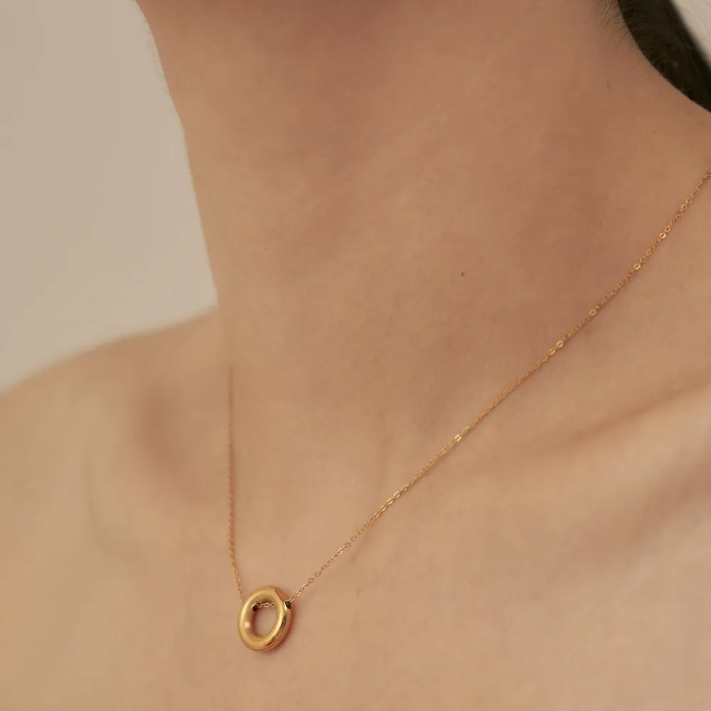 Hollow Circle Pendant Necklace