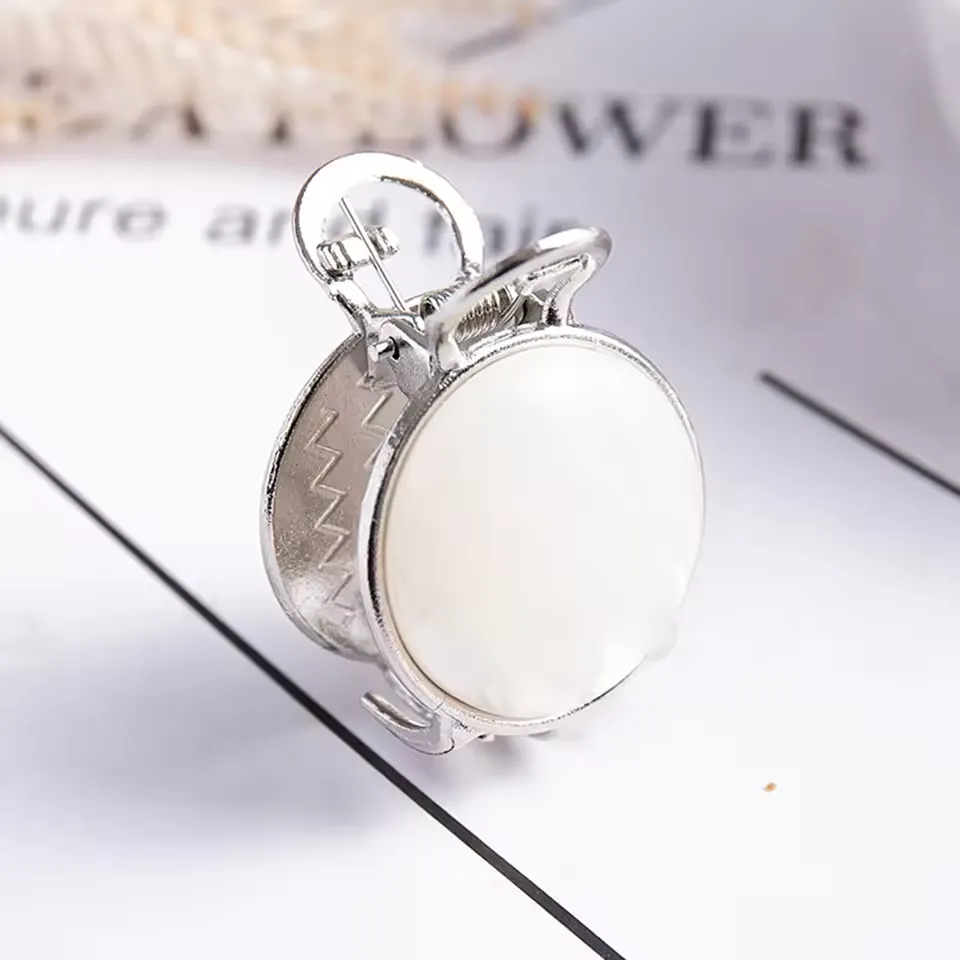 Elegant Round Pearl Hair Claw