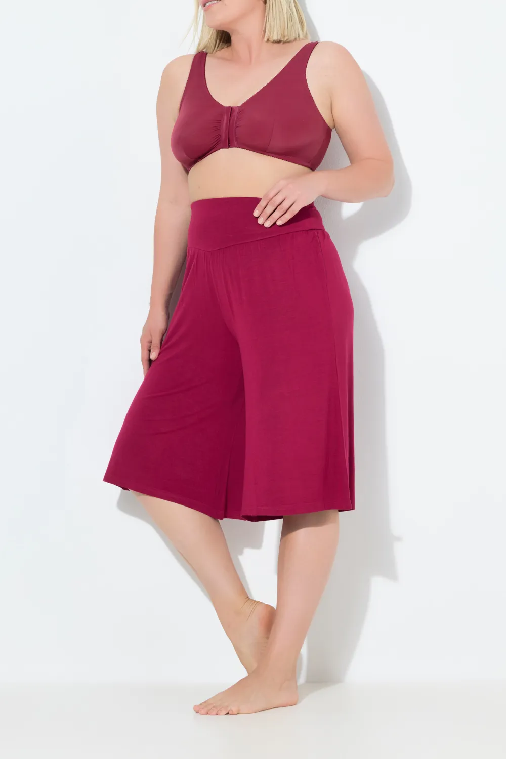 V-Shaped Loose Shorts