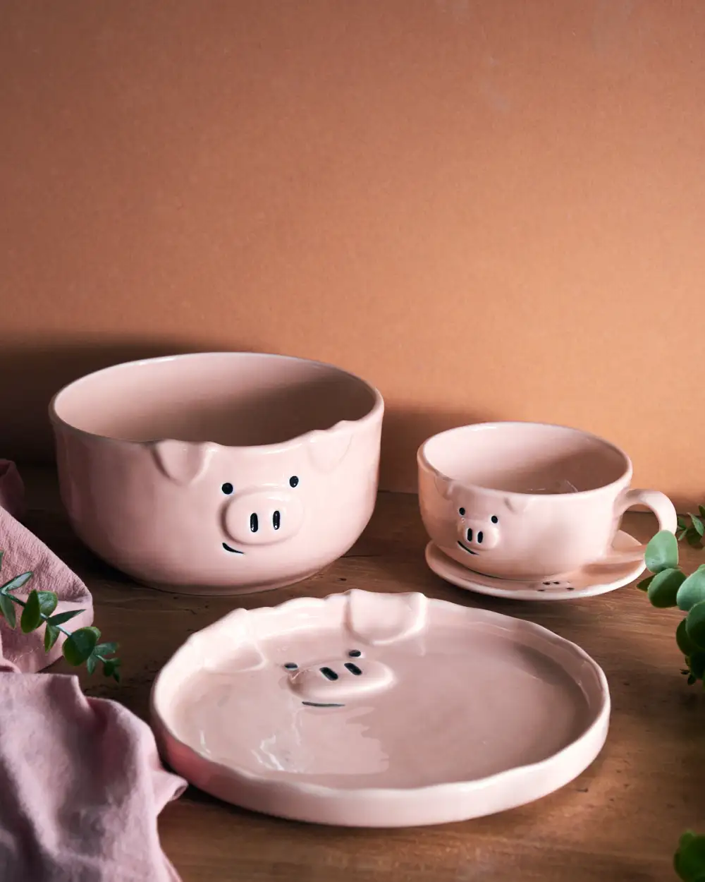 Animal-Motif Ceramic Tableware Selection