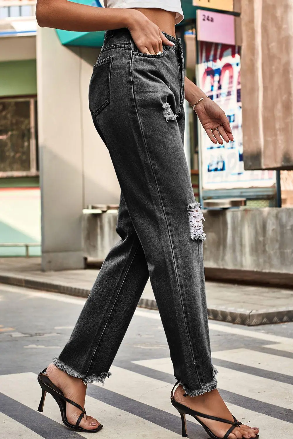 Distresssed Buttoned Loose Fit Denim Jeans