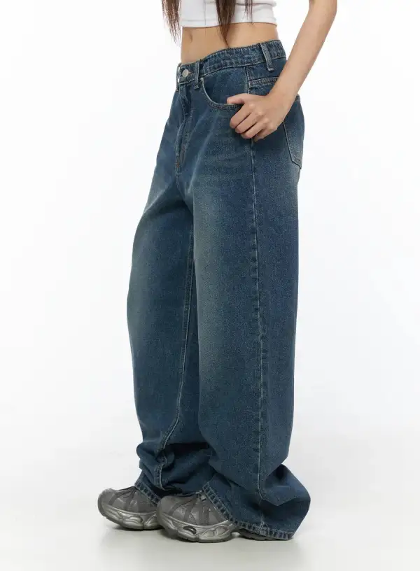 Wide-Fit Cotton Low-Rise Baggy Jeans