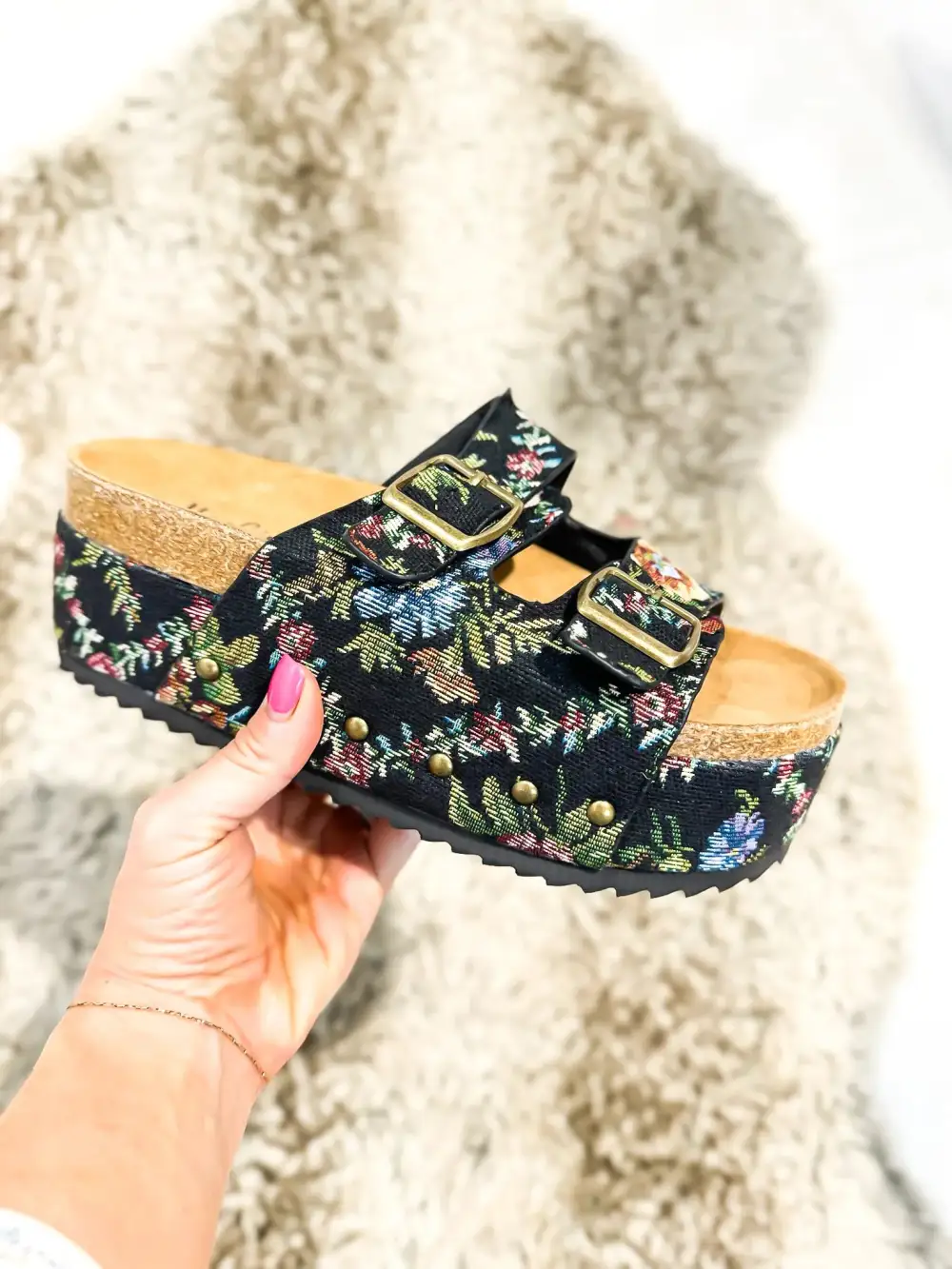 Roomy Refined Flatform Sandals