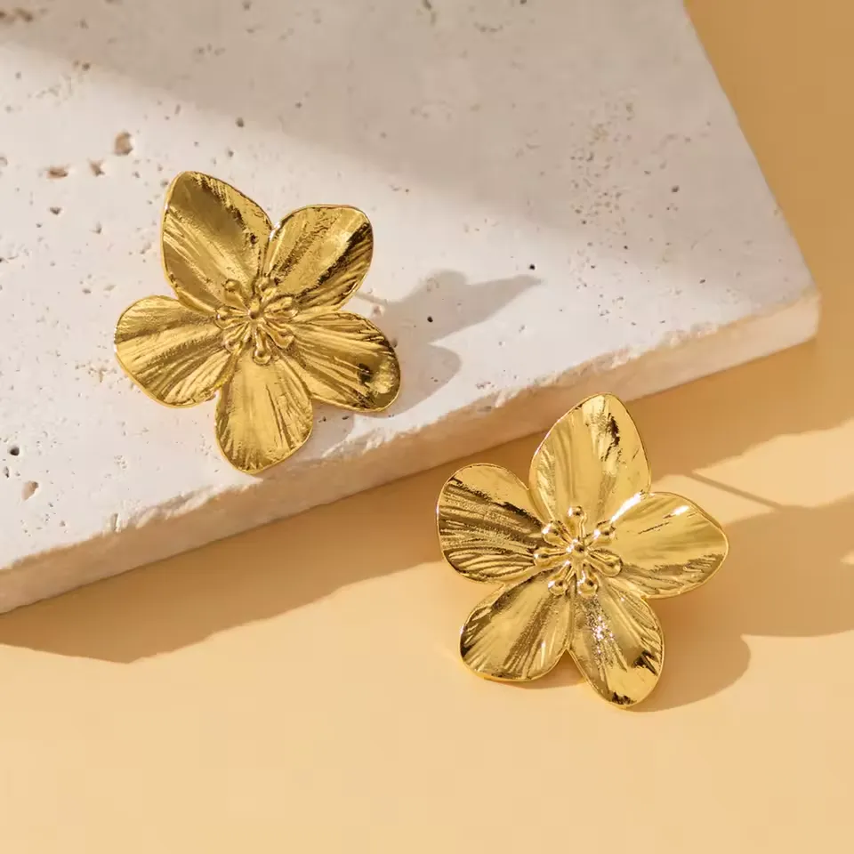 Gold vintage matte-textured flower ladies' earrings