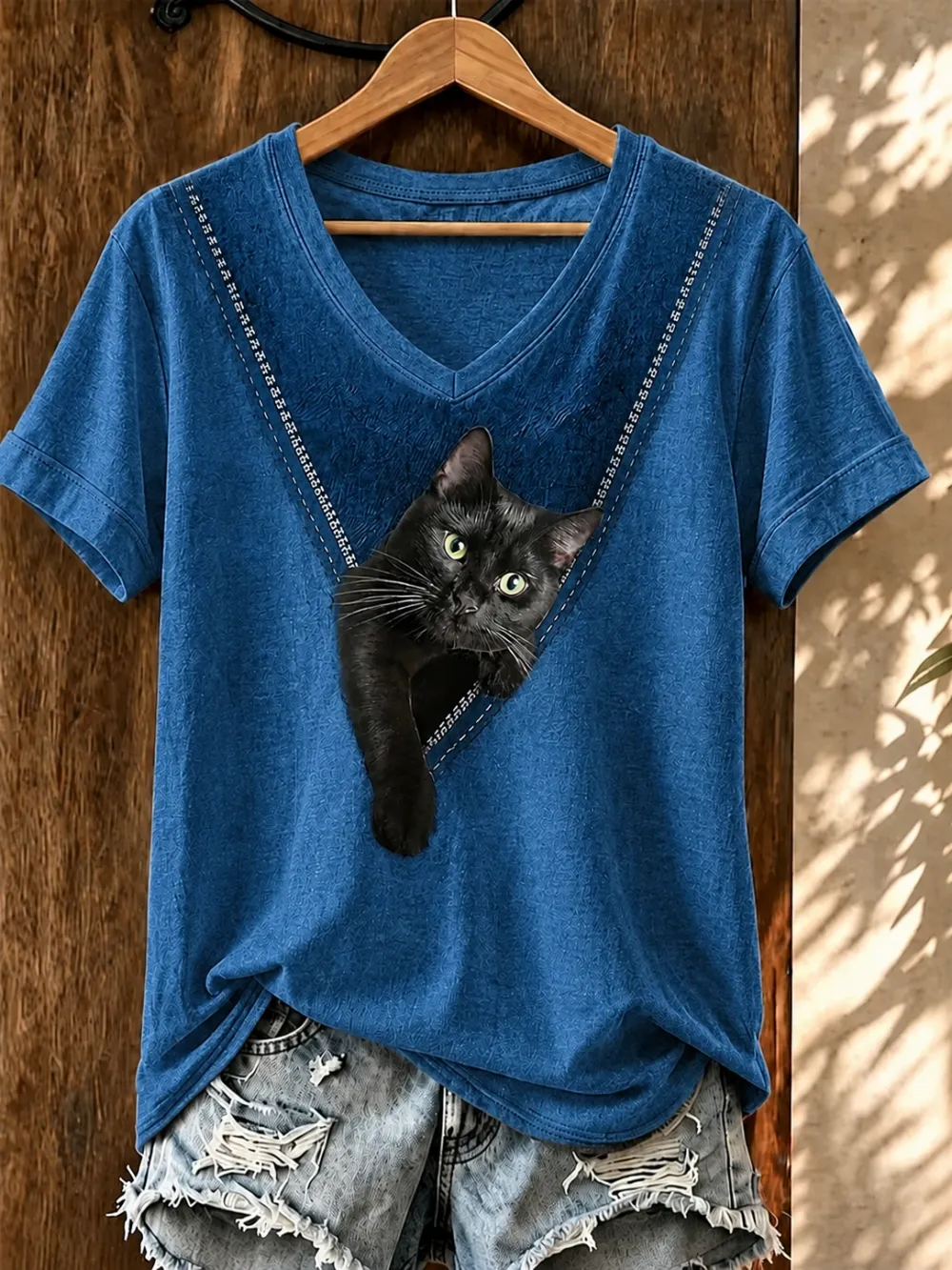 Women'S Cute Cat Printed V-Neck T-Shirt