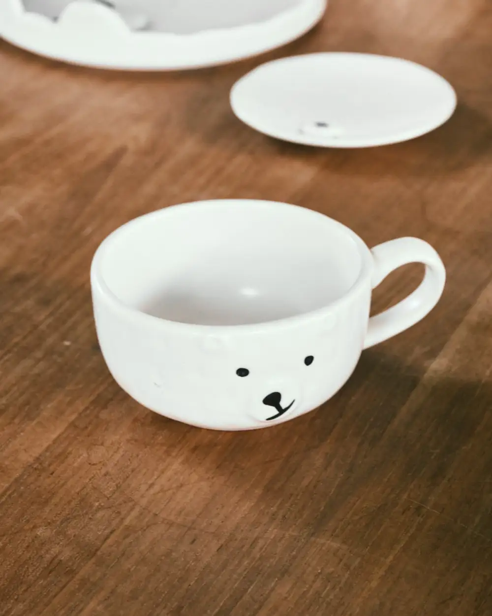 Refined Ceramic Tableware Selection