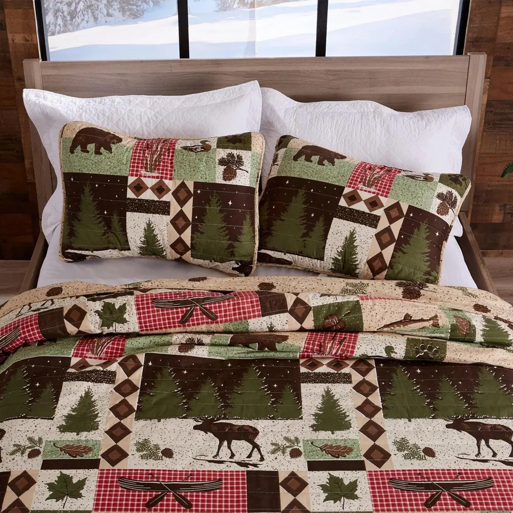 Graphic Reversible Quilted Quilt Set
