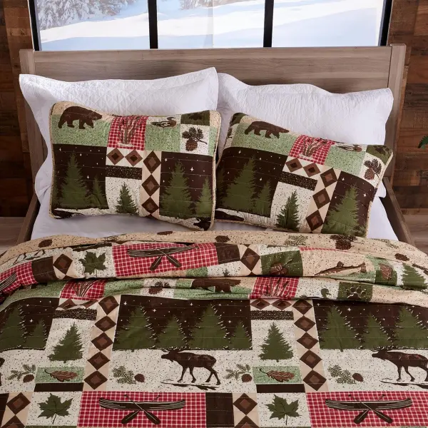 Graphic Reversible Quilted Quilt Set
