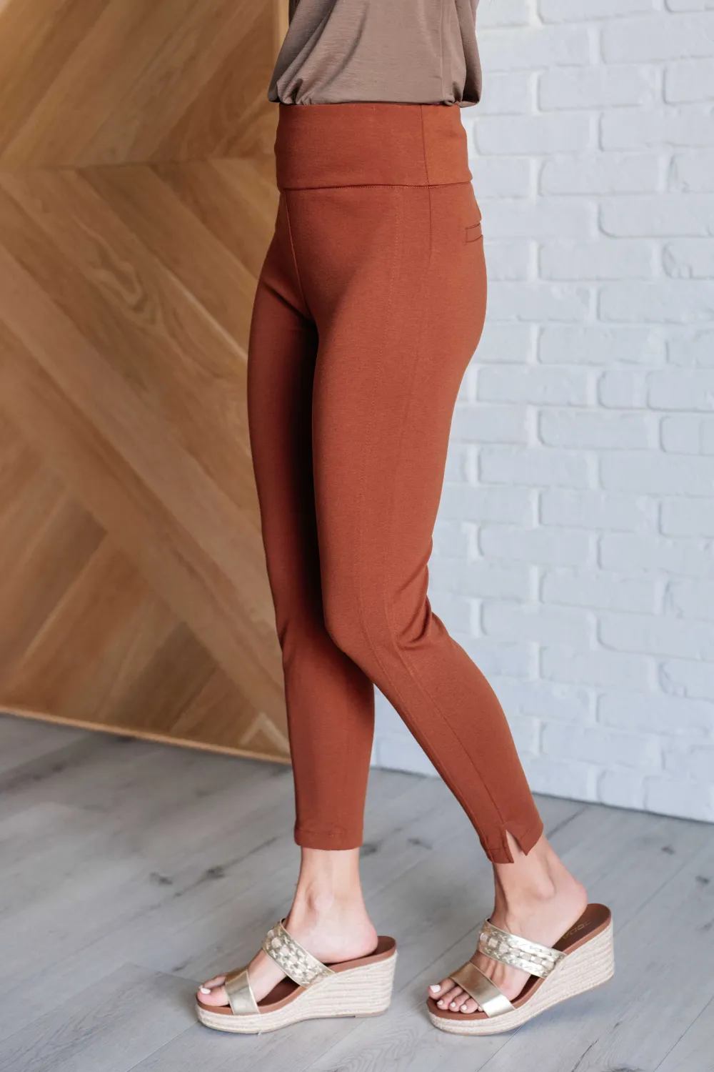 Magic Ankle Crop Skinny Pants In Rust