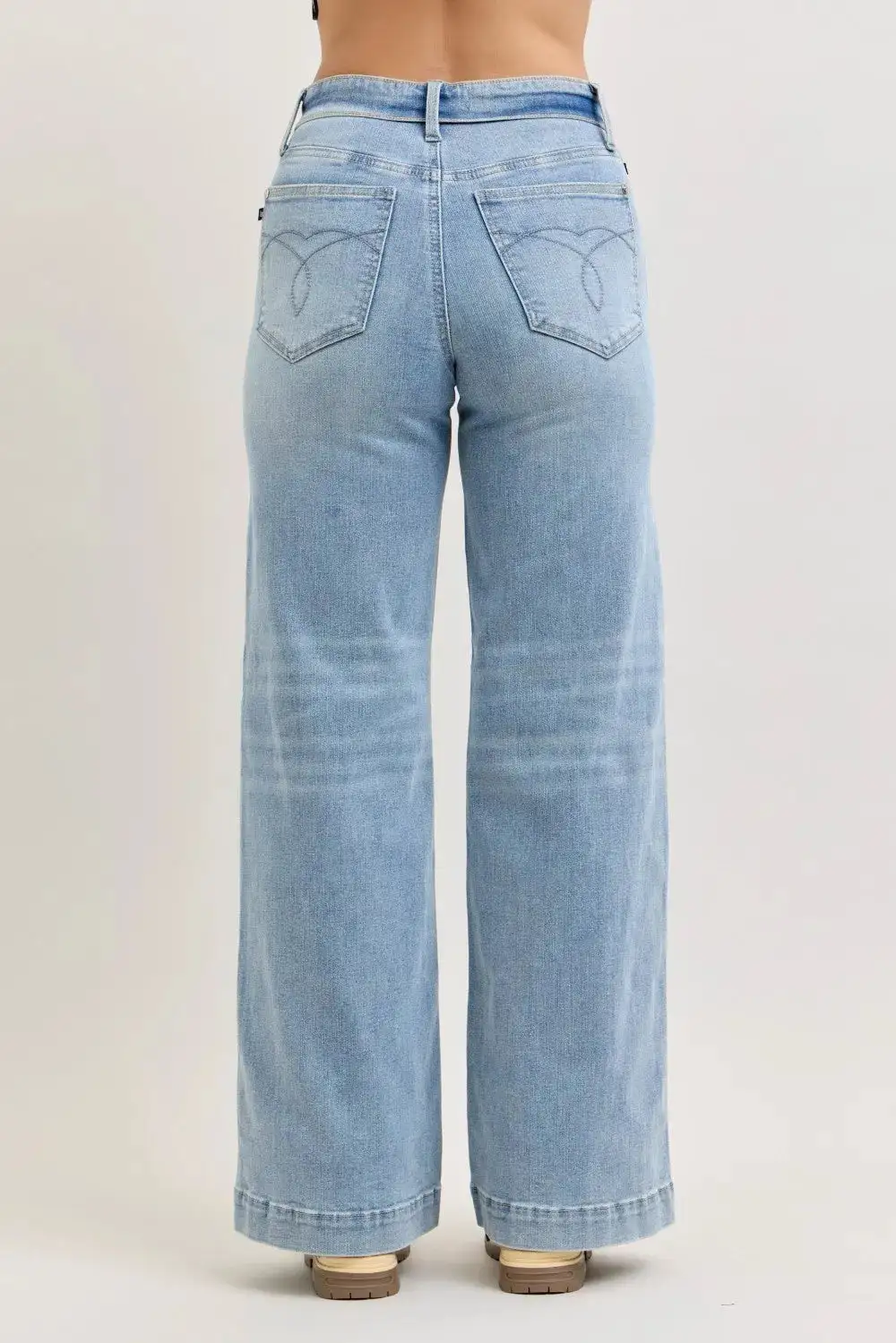 Mid Rise Retro Style Wide Leg Pocketed Denim Jeans