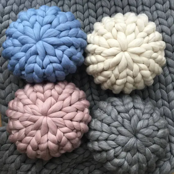 Chunky-Knit Woven Round Decorative Throw Blanket