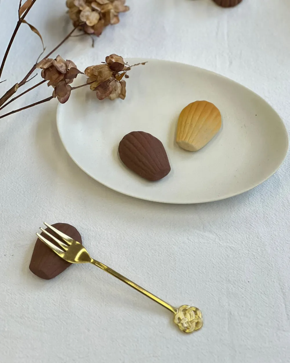 Shell Cake Ceramic Chopstick Rest