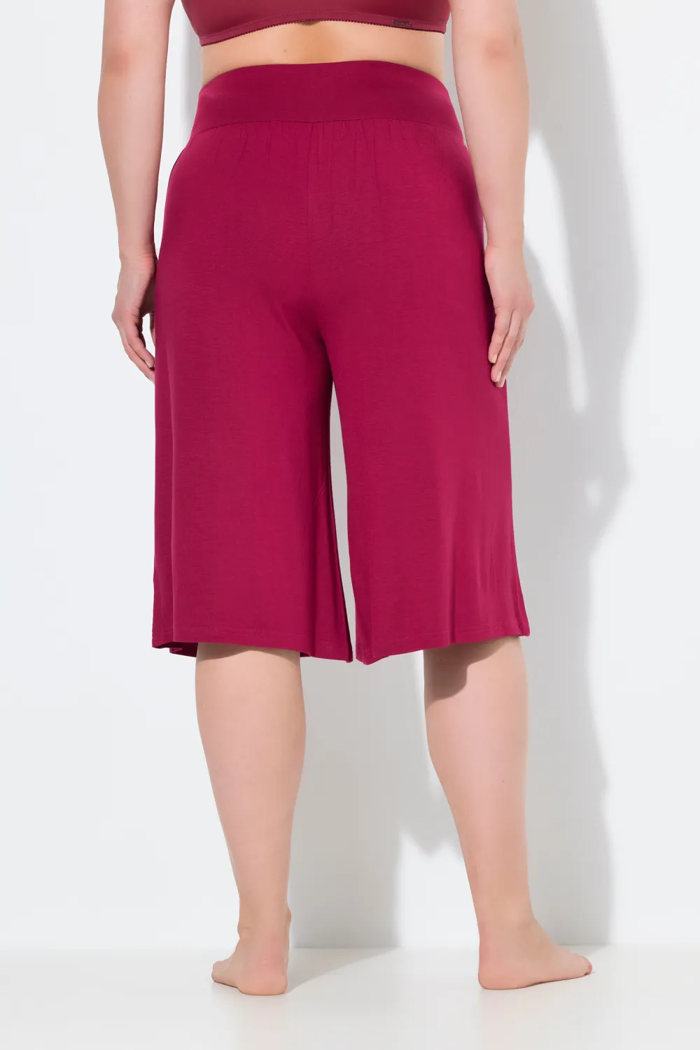 V-Shaped Loose Shorts