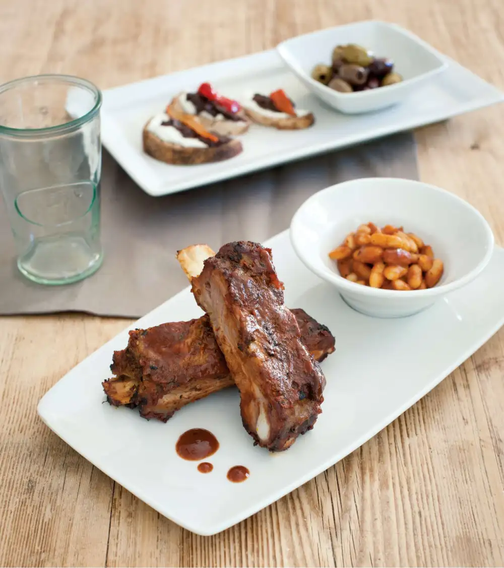Linear Rectangular Tray With Well
