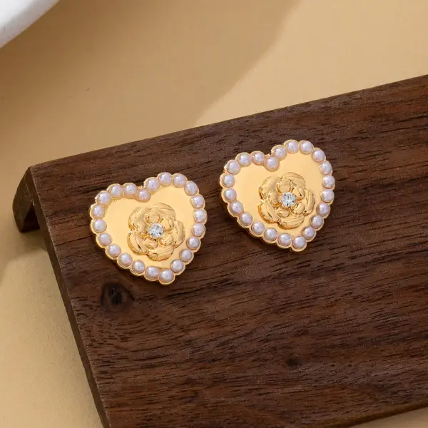 Vintage Inspired Rose Pearl Heart
