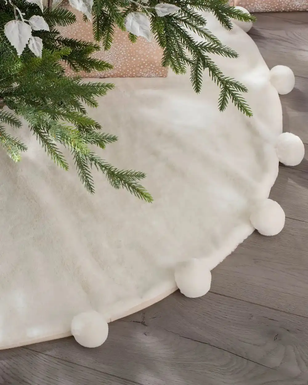 Pom Pom Fur Tree Skirt