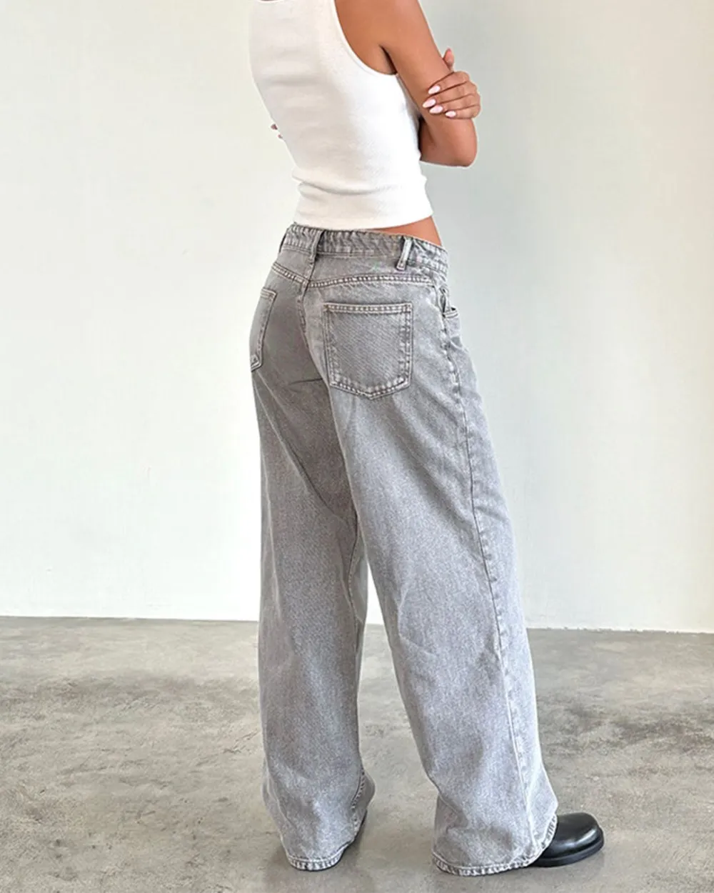 Relaxed Mid-Rise Straight-Leg Jeans