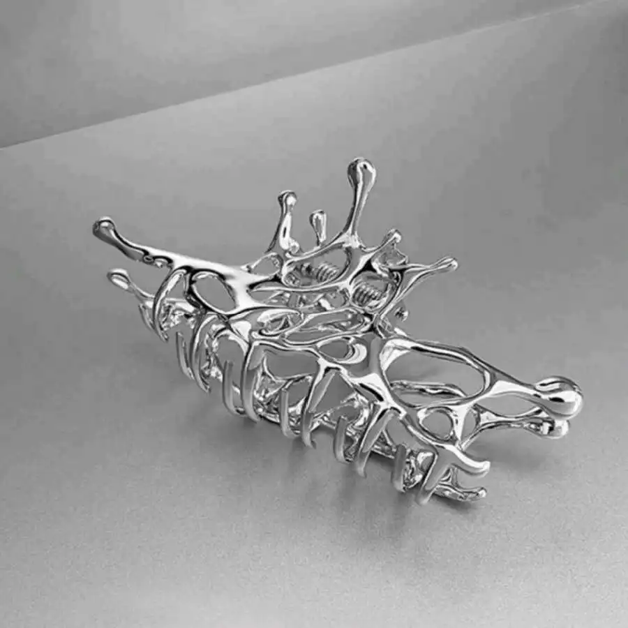 Women's Style Hollow Out Hair Claw Clip In A Hair Accessory