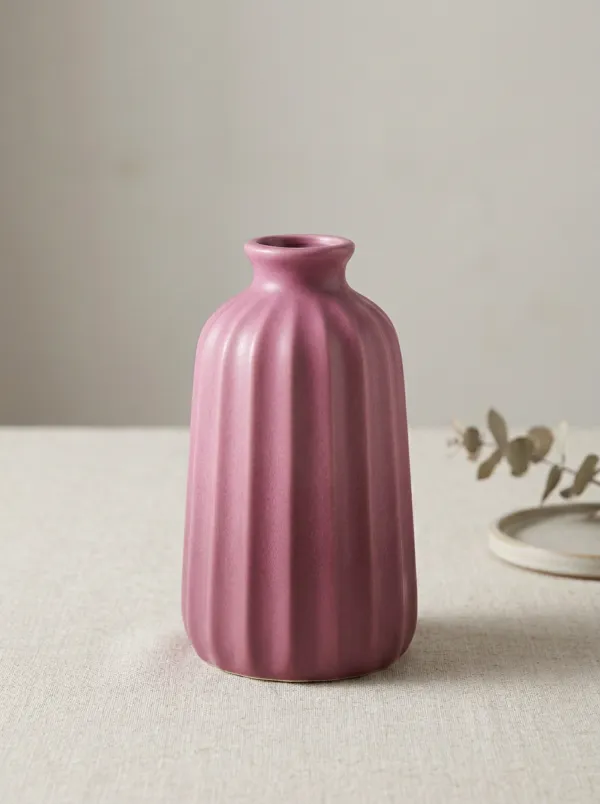 Minimalist Fluted Ceramic Table Vase