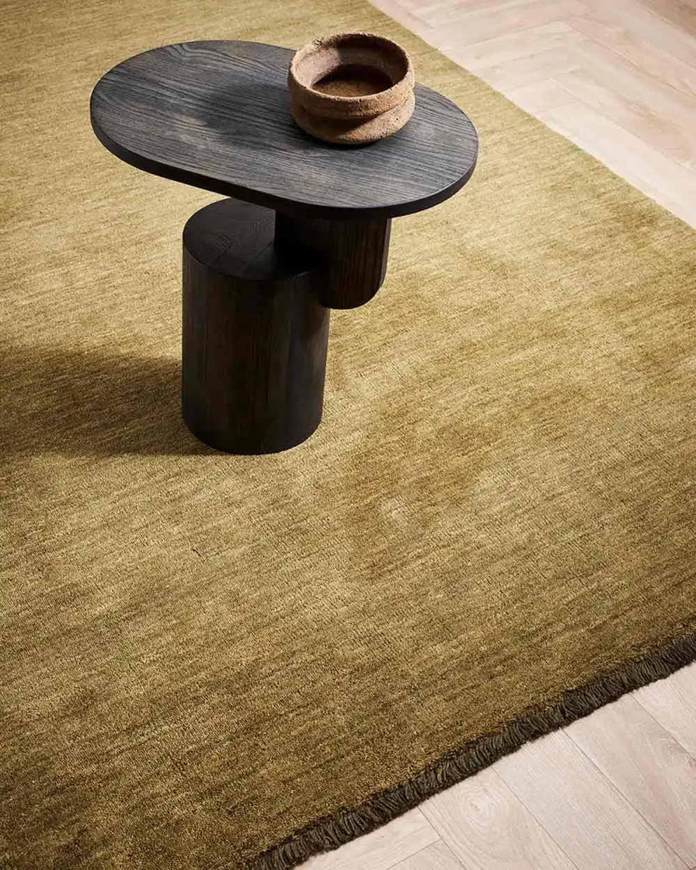 Wool Contemporary Textured Balanced Area Rug