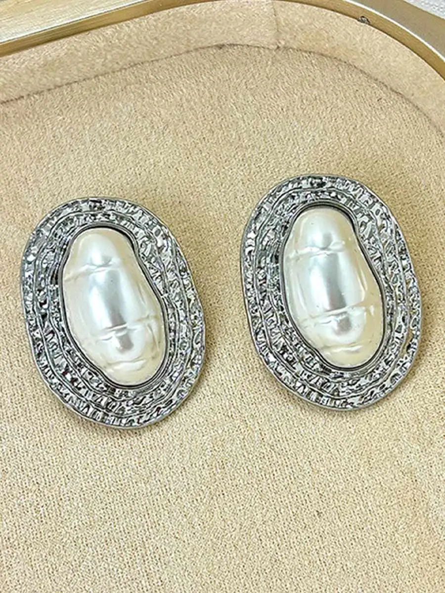 Annalise Textured Pearl Stud Earrings