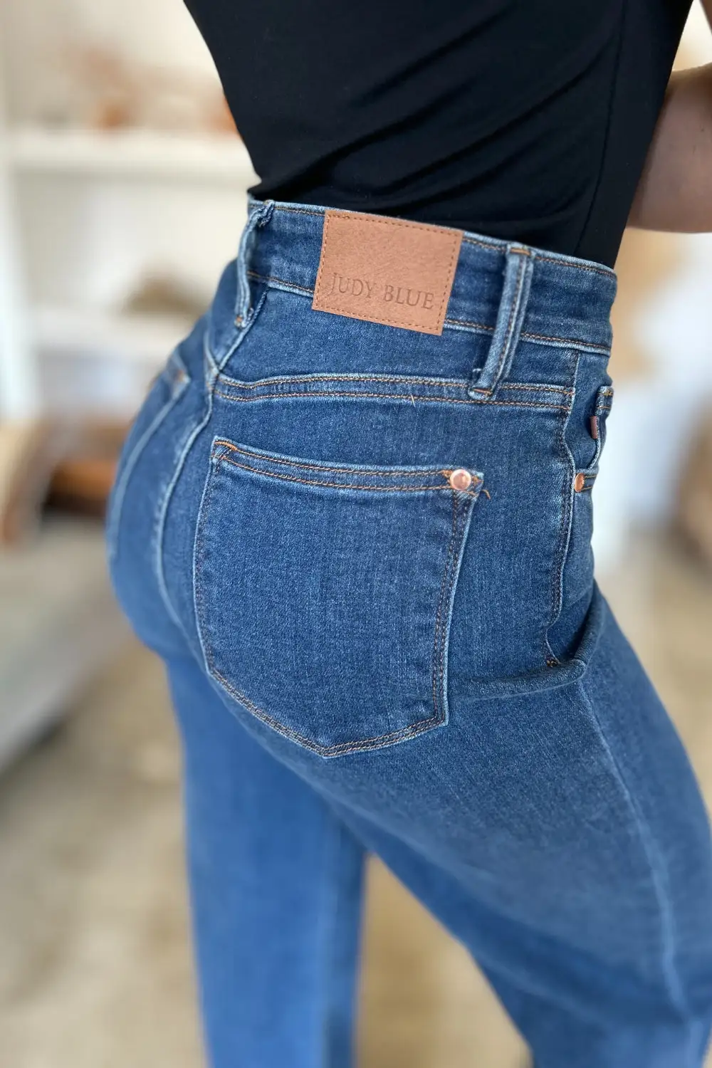 Classic Easy-Fit Jeans