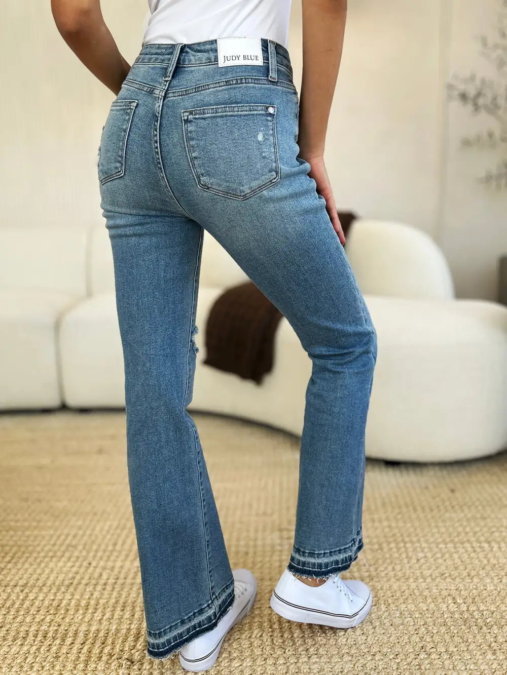 Comfort-Fit Distressed Jeans