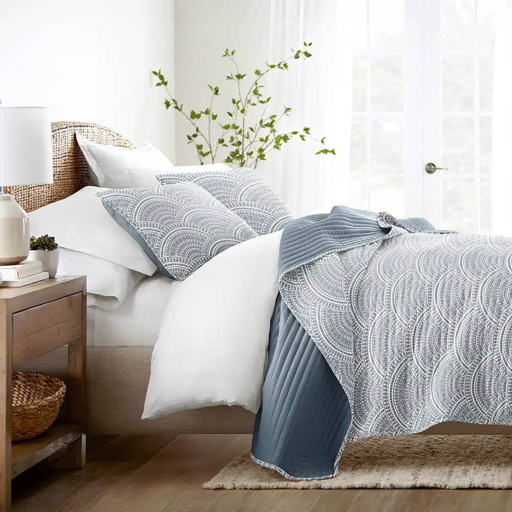 Scallop Reversible Quilted Coverlet Set