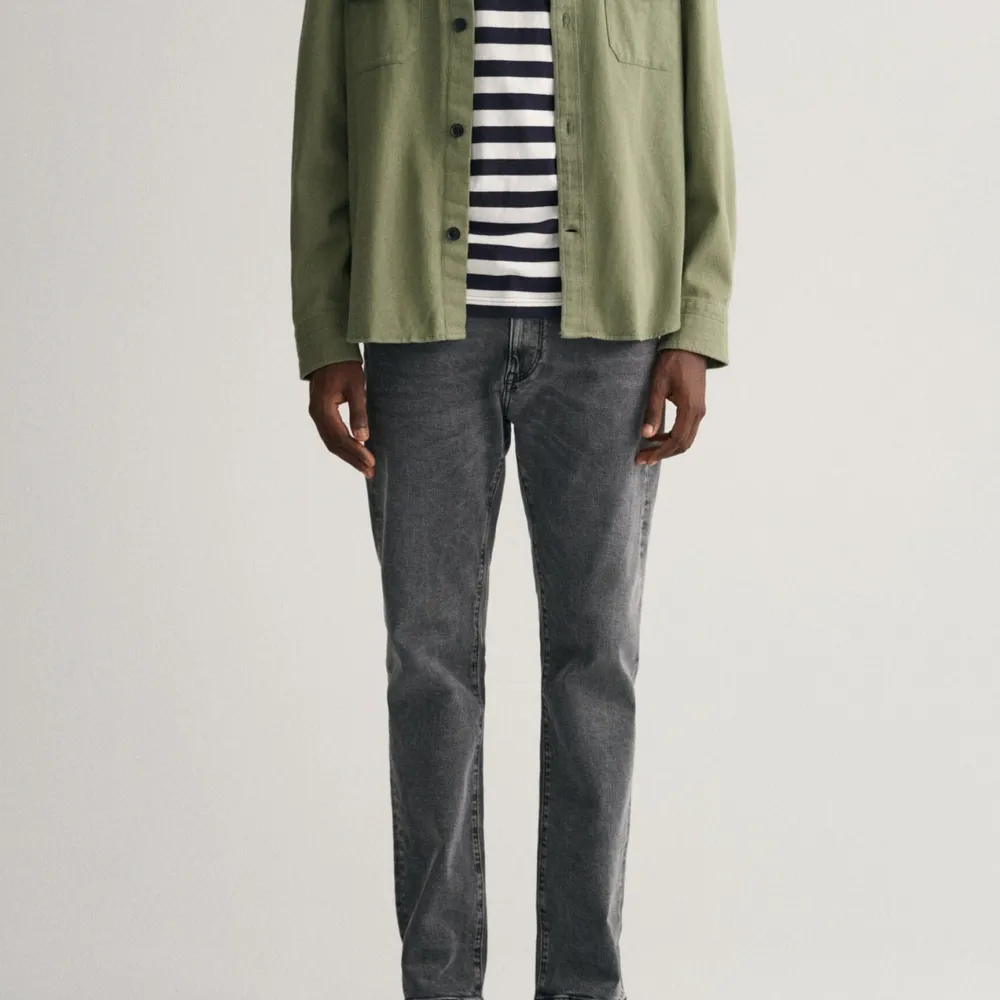 Everyday Straight-Leg Comfort-Stretch Denim Jeans