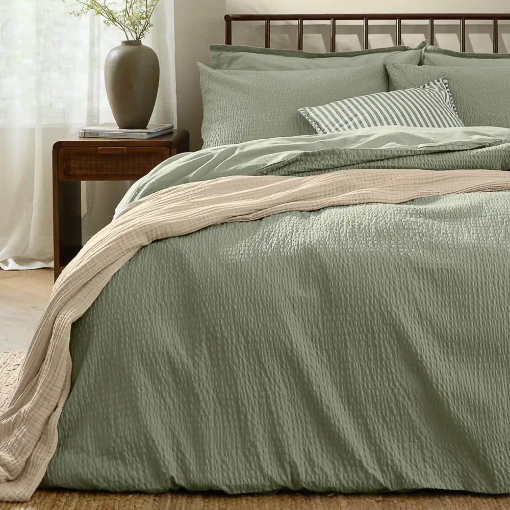 Refined Bedroom Reversible Scenic Seersucker Duvet Cover Set