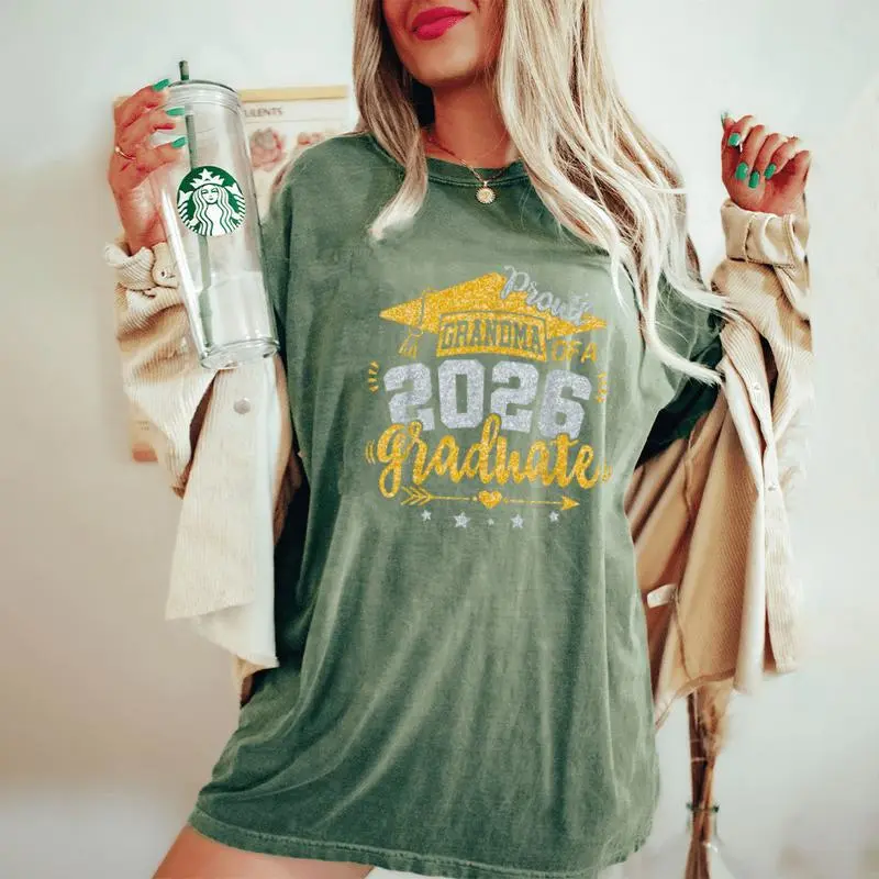 Proud Grandma Of A 2026 Graduate Grad Senior Graduation Women's Oversized Comfort T-Shirt
