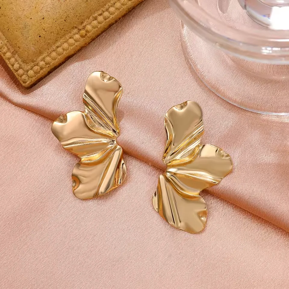 Gold vintage matte-textured flower ladies' earrings