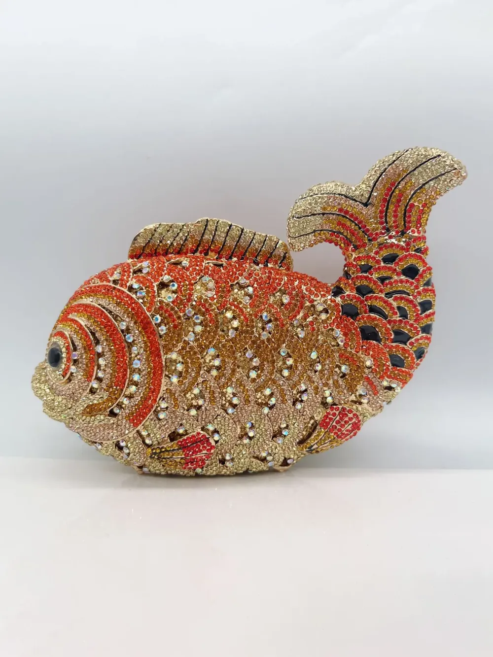 Junia Diamond-Inlaid Carp Clutch