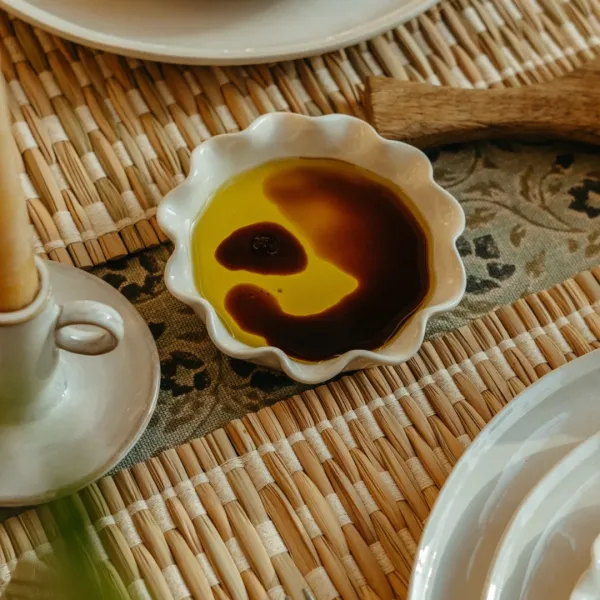 Classic Scalloped Table Serving Piece