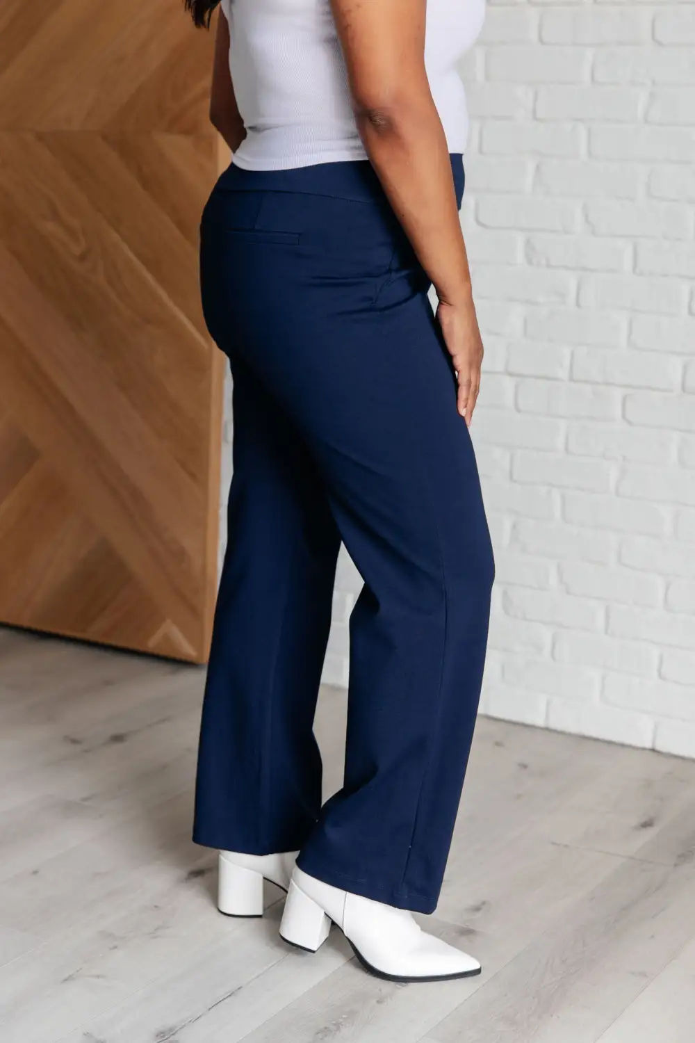 Knit Straight Leg Cropped Pocketed Pants