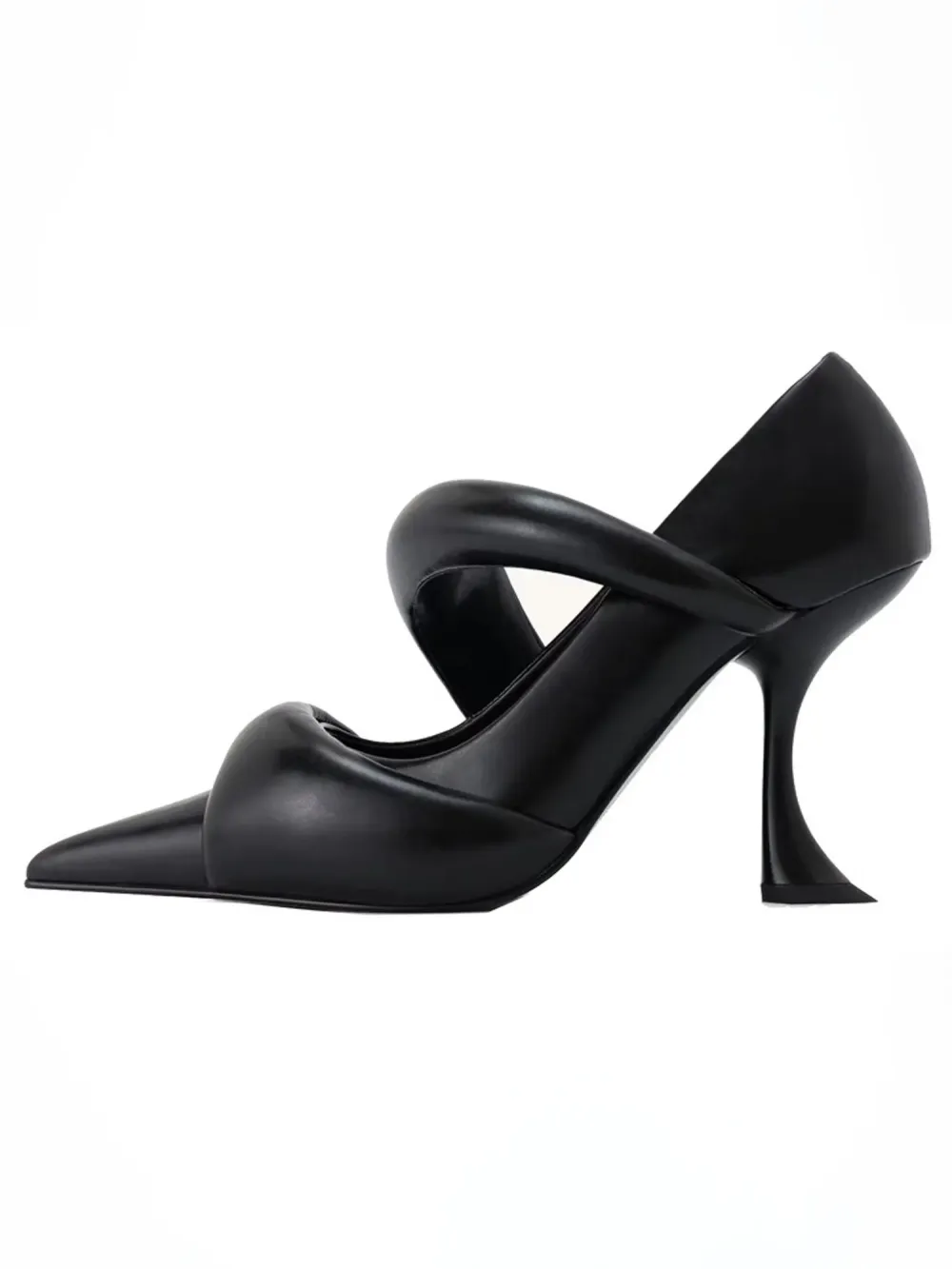 Alondra Pointed-toe Kitten Heels