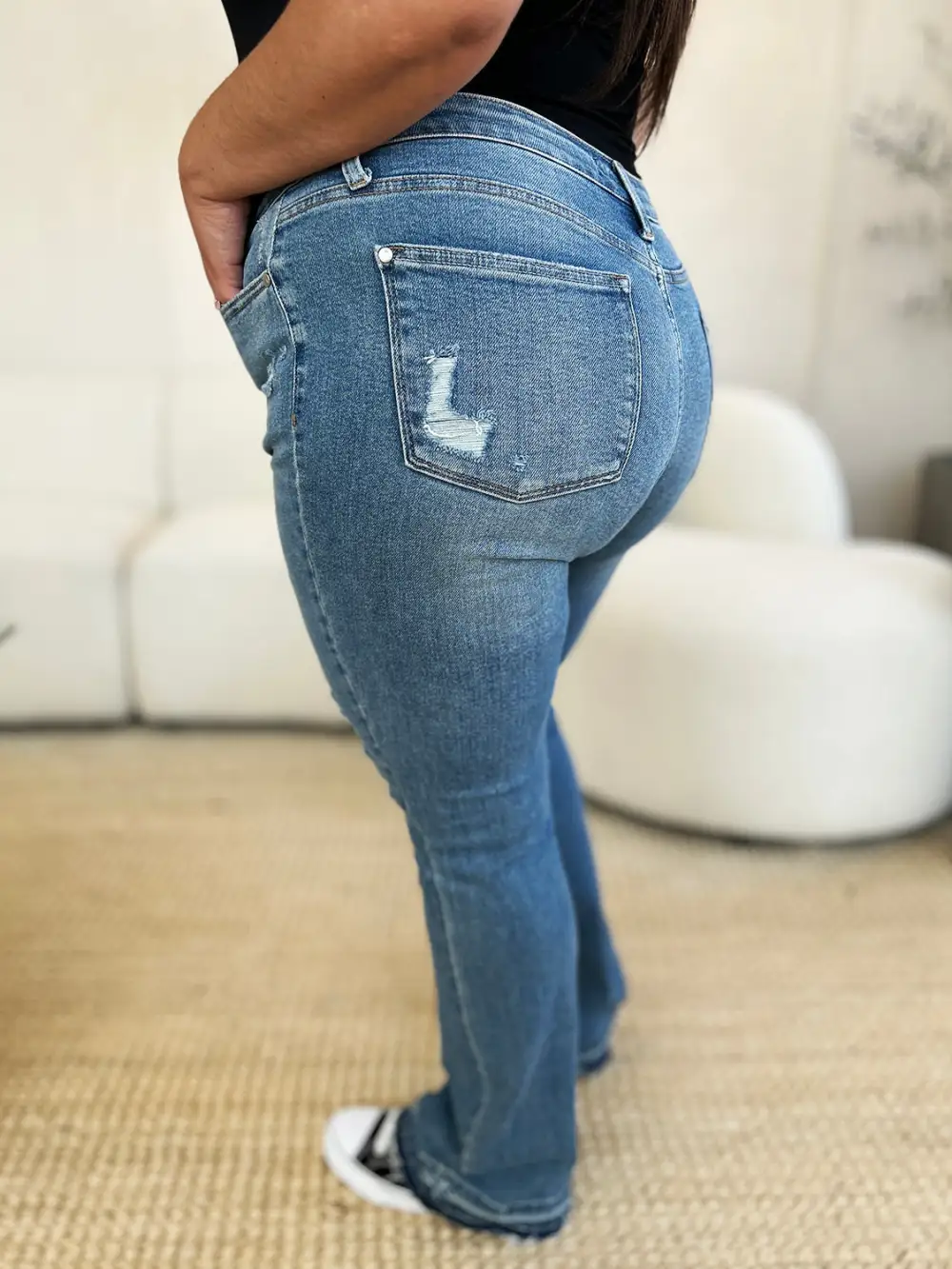 Comfort-Fit Distressed Jeans