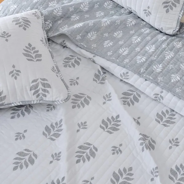 Versatile Floral Quilt Bedding Set