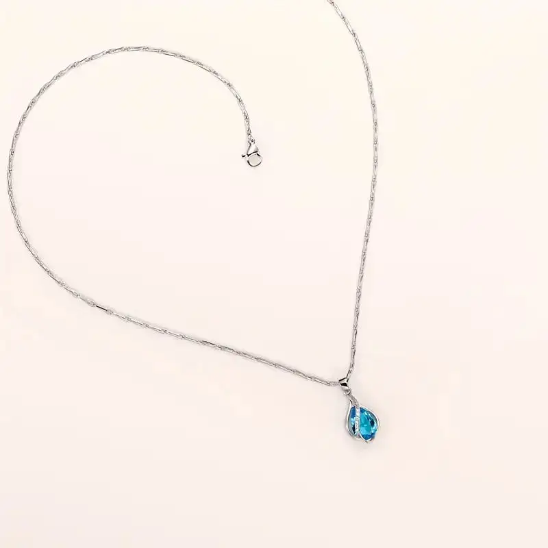 Minimal Ribbed Pendant Necklace