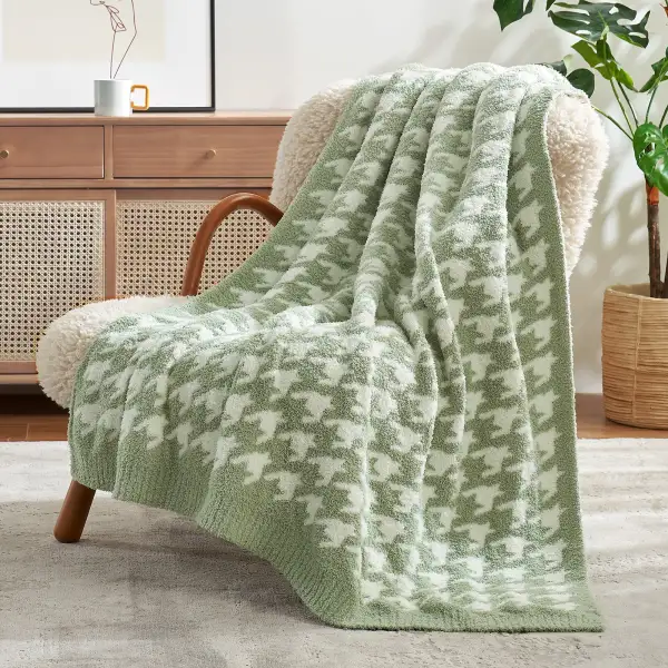 Cozy Houndstooth Blanket