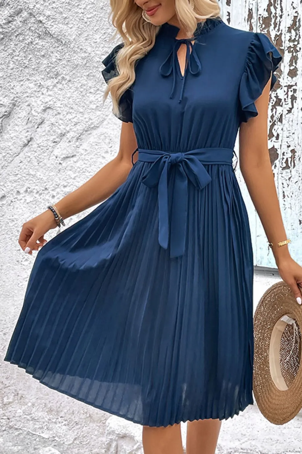 Relaxed Tie Detail Pleated Dress