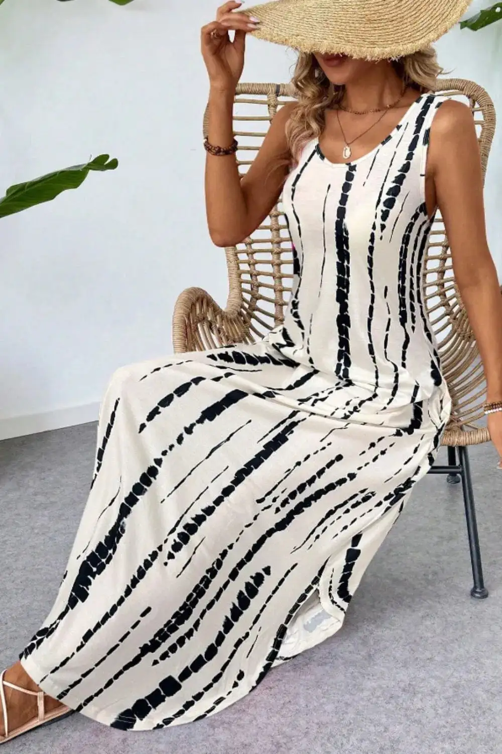 Pocket Detail Scoop Neck Dress