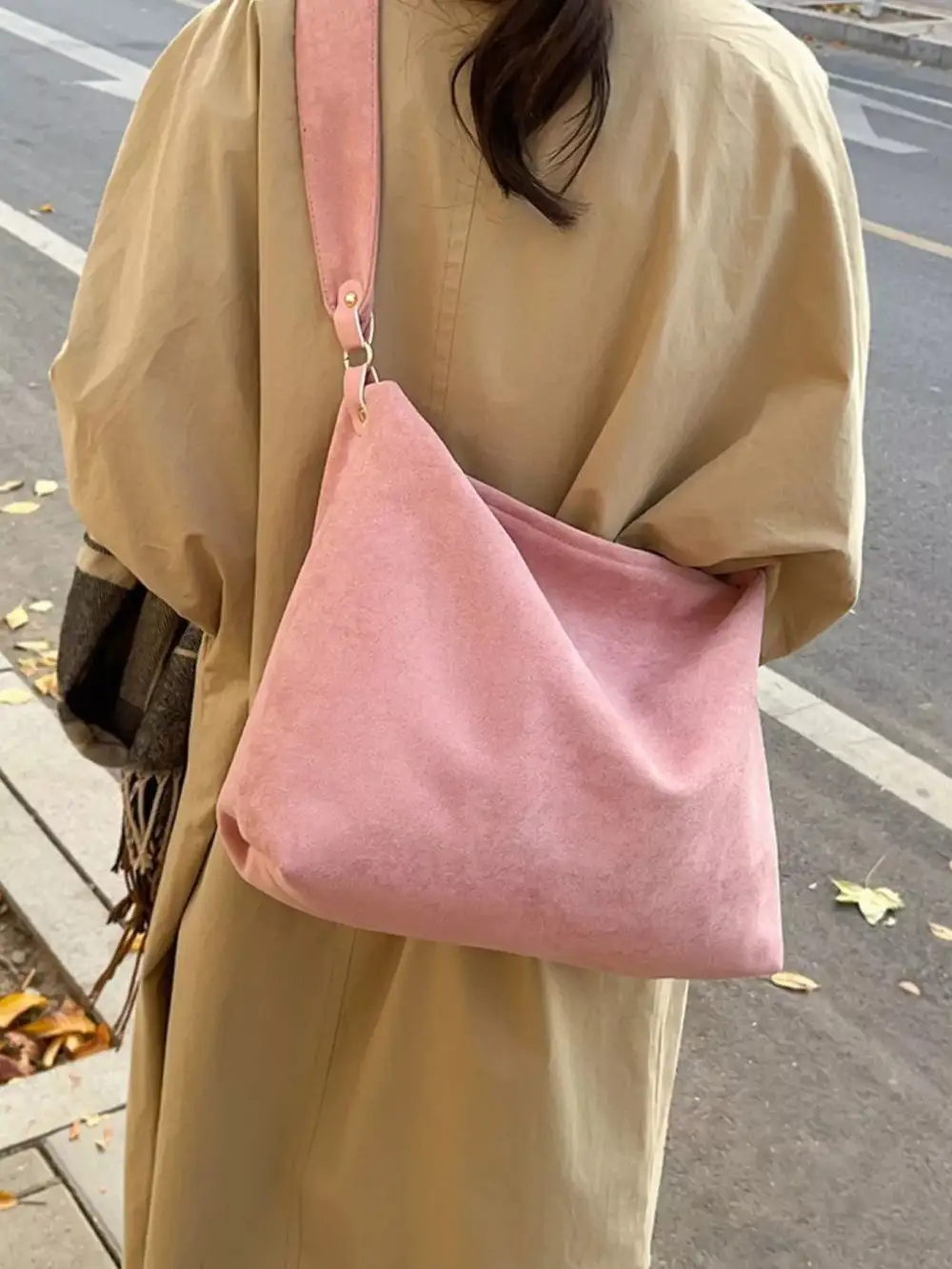 Minimal Wardrobe Shoulder Bag