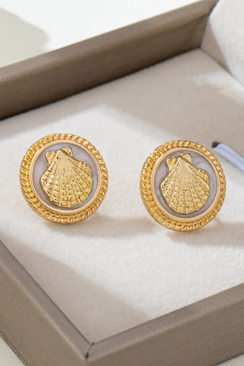 Shell namel Button Stud arrings