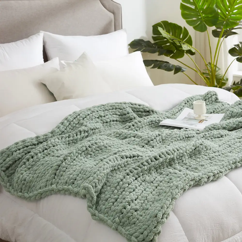Solid Chunky-Knit Chunky Throw Blanket